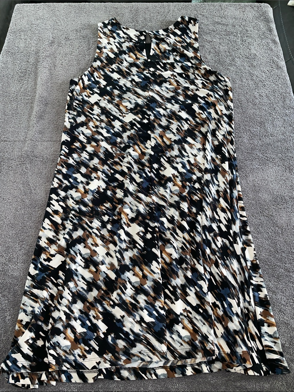Anne Klein Black, Brown, Blue White Swing/Shift/Sleeveless Dress. Lined.  Size 8 - Picture 6 of 7